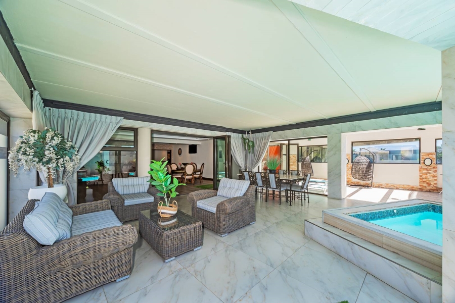 8 Bedroom Property for Sale in Baronetcy Estate Western Cape